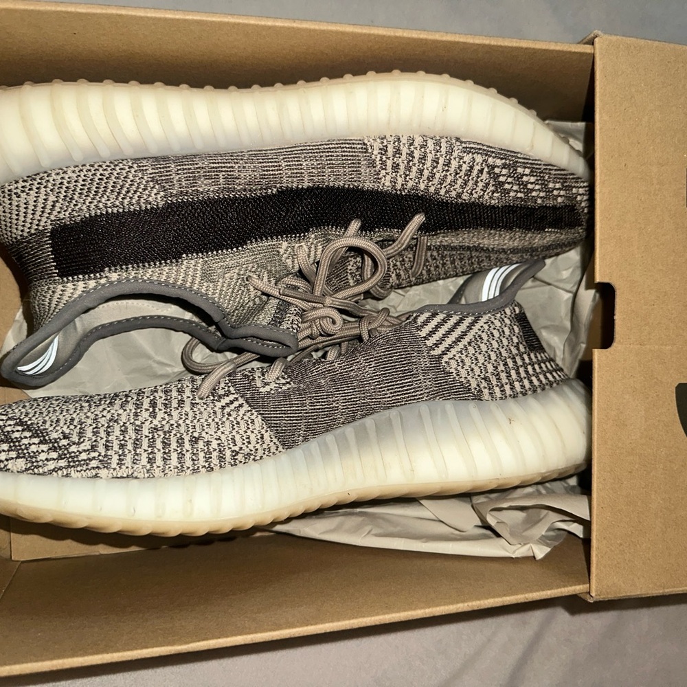 YEEZY BOOST 350 V2